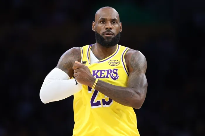 开云体育app安全-詹姆斯连续144场季后赛得分上双,NBA历史第五长纪录