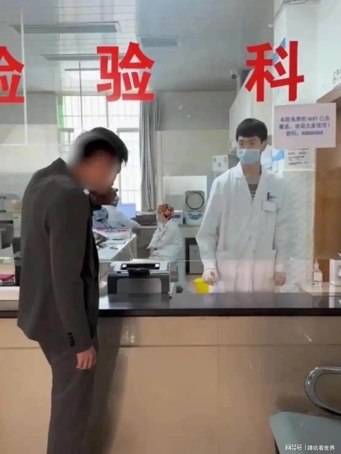 开云体育手机版-无才无德、装疯卖傻、一肚子草包，是谁捧红了这些跳梁小丑？
