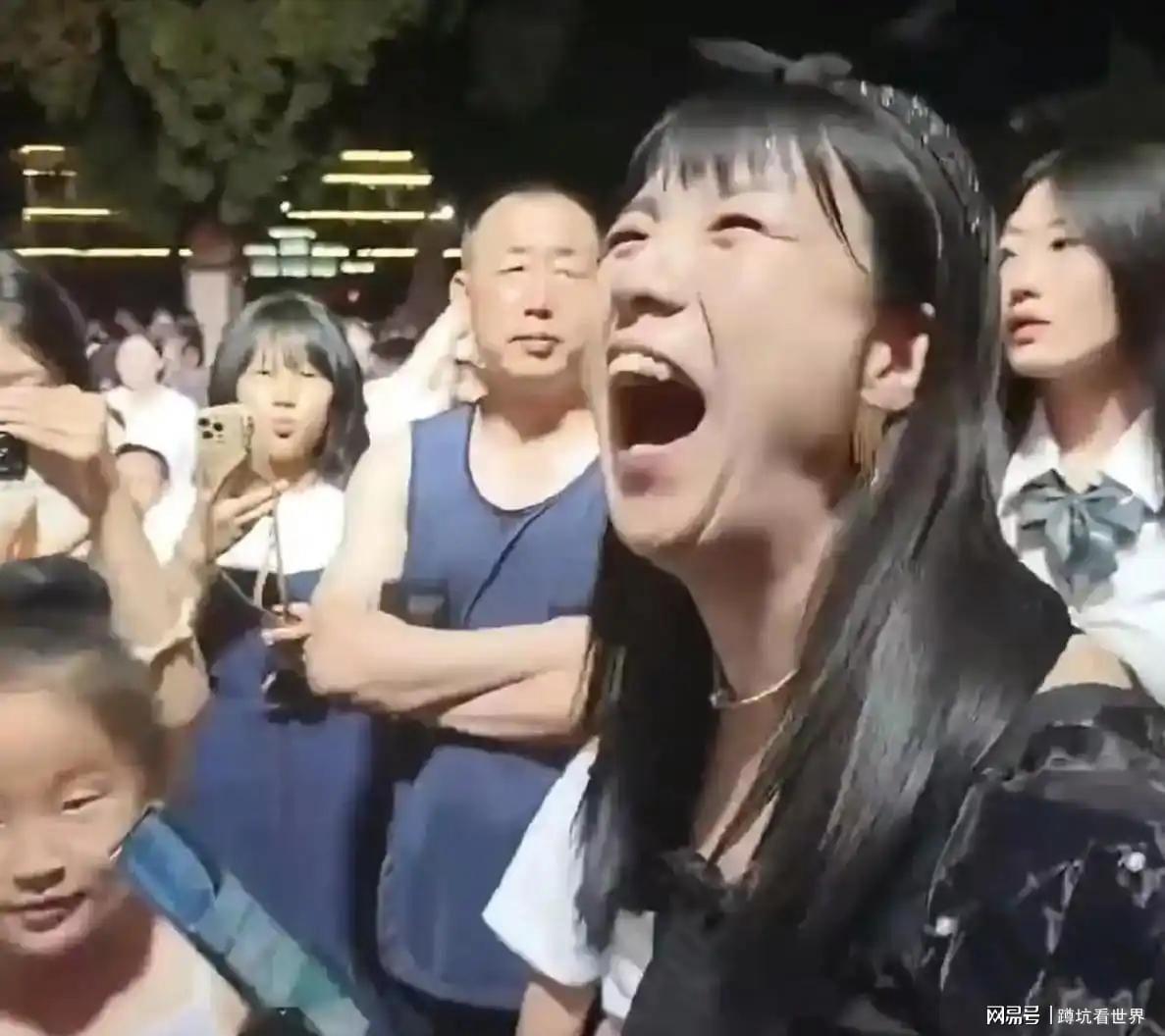 开云体育手机版-无才无德、装疯卖傻、一肚子草包，是谁捧红了这些跳梁小丑？