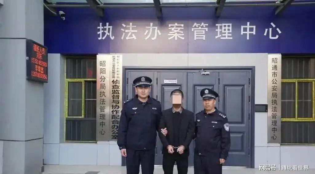 开云体育手机版-无才无德、装疯卖傻、一肚子草包，是谁捧红了这些跳梁小丑？